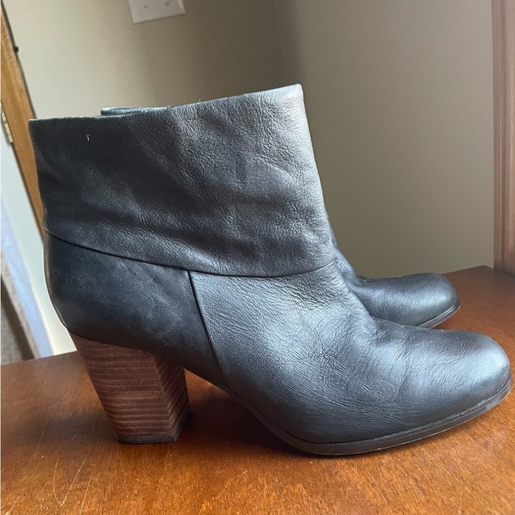 Cole Haan Nike Air 9.5 black leather booties w/ Stacked Heel - Picture 2 of 13